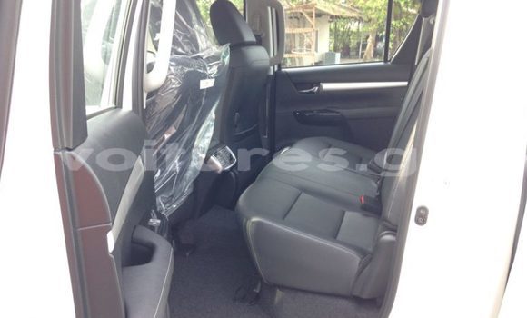 Acheter Import Voiture Toyota Hilux Blanc à Booue, Ogooue-Ivindo Acheter Import Voiture Toyota Hilux Blanc à Booue, Ogooue-Ivindo