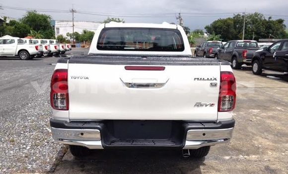 Acheter Import Voiture Toyota Hilux Blanc à Booue, Ogooue-Ivindo Acheter Import Voiture Toyota Hilux Blanc à Booue, Ogooue-Ivindo