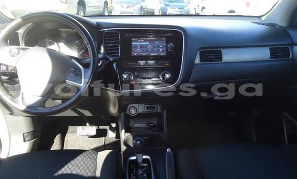 Acheter Occasion Voiture Mitsubishi Outlander Blanc à Cocobeach, Estuaire Acheter Occasion Voiture Mitsubishi Outlander Blanc à Cocobeach, Estuaire