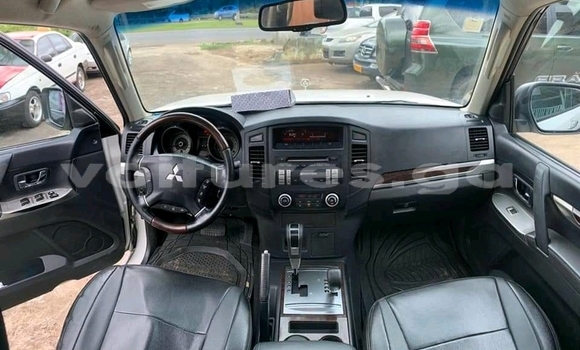 Buy Used Mitsubishi Pajero White Car in Libreville in Estuary Buy Used Mitsubishi Pajero White Car in Libreville in Estuary
