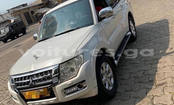 Sayi Na hannu Mitsubishi Pajero White Mota in Libreville a estuary Sayi Na hannu Mitsubishi Pajero White Mota in Libreville a estuary