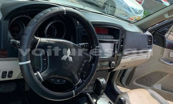 Sayi Na hannu Mitsubishi Pajero White Mota in Libreville a estuary Sayi Na hannu Mitsubishi Pajero White Mota in Libreville a estuary