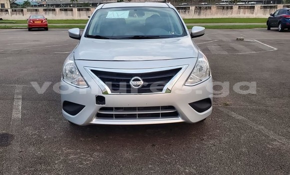 Sayi Na hannu Nissan Versa Azurfa Mota in Libreville a estuary Sayi Na hannu Nissan Versa Azurfa Mota in Libreville a estuary