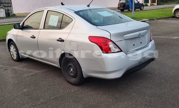 Sayi Na hannu Nissan Versa Azurfa Mota in Libreville a estuary Sayi Na hannu Nissan Versa Azurfa Mota in Libreville a estuary