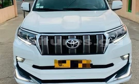 Sayi Na hannu Toyota Prado White Mota in Libreville a estuary Sayi Na hannu Toyota Prado White Mota in Libreville a estuary