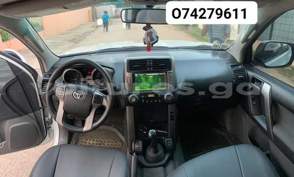 Sayi Na hannu Toyota Prado White Mota in Libreville a estuary Sayi Na hannu Toyota Prado White Mota in Libreville a estuary