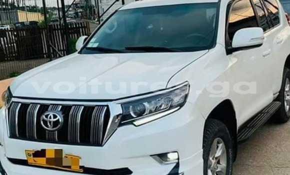 Sayi Na hannu Toyota Prado White Mota in Libreville a estuary Sayi Na hannu Toyota Prado White Mota in Libreville a estuary