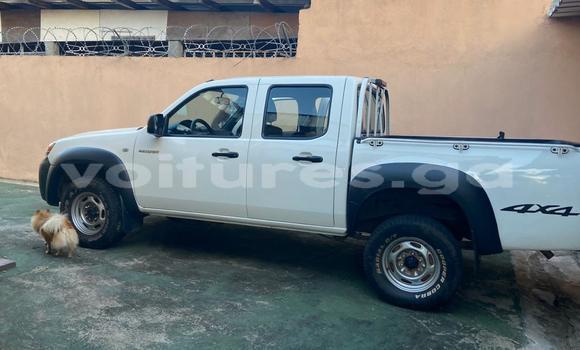 Sayi Na hannu Mazda BT-50 White Mota in Libreville a estuary Sayi Na hannu Mazda BT-50 White Mota in Libreville a estuary