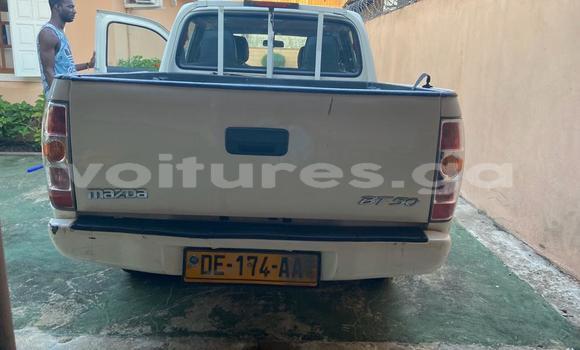 Sayi Na hannu Mazda BT-50 White Mota in Libreville a estuary Sayi Na hannu Mazda BT-50 White Mota in Libreville a estuary