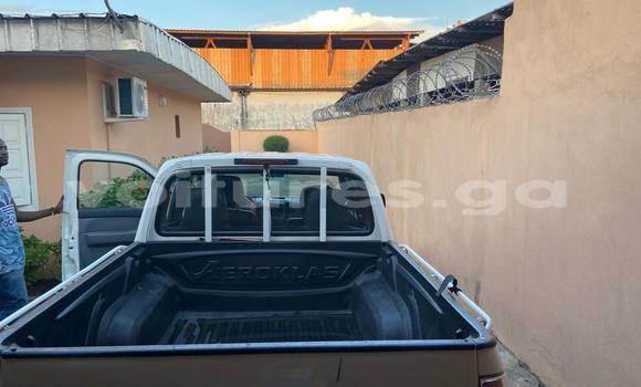 Sayi Na hannu Mazda BT-50 White Mota in Libreville a estuary Sayi Na hannu Mazda BT-50 White Mota in Libreville a estuary