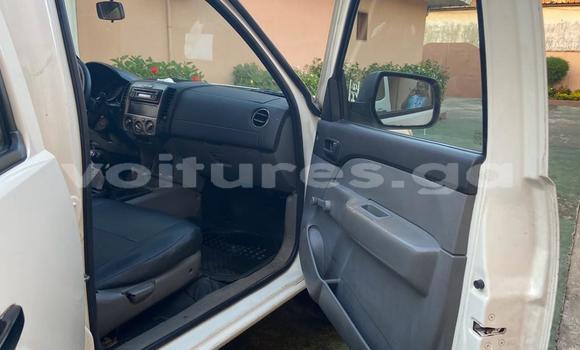 Sayi Na hannu Mazda BT-50 White Mota in Libreville a estuary Sayi Na hannu Mazda BT-50 White Mota in Libreville a estuary