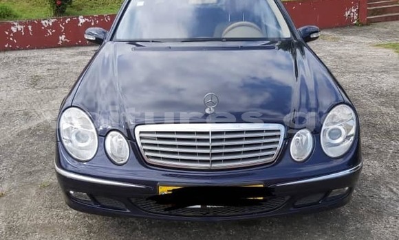 Acheter Occasion Voiture Mercedes-Benz E–Class Bleu à Libreville, Estuaire