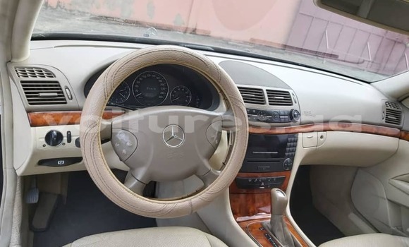 Acheter Occasion Voiture Mercedes-Benz E–Class Bleu à Libreville, Estuaire Acheter Occasion Voiture Mercedes-Benz E–Class Bleu à Libreville, Estuaire