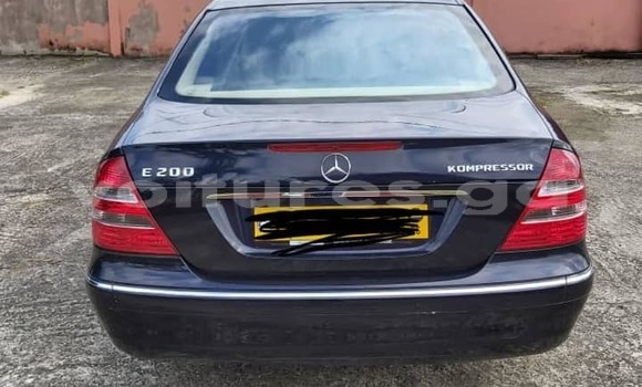 Acheter Occasion Voiture Mercedes-Benz E–Class Bleu à Libreville, Estuaire Acheter Occasion Voiture Mercedes-Benz E–Class Bleu à Libreville, Estuaire