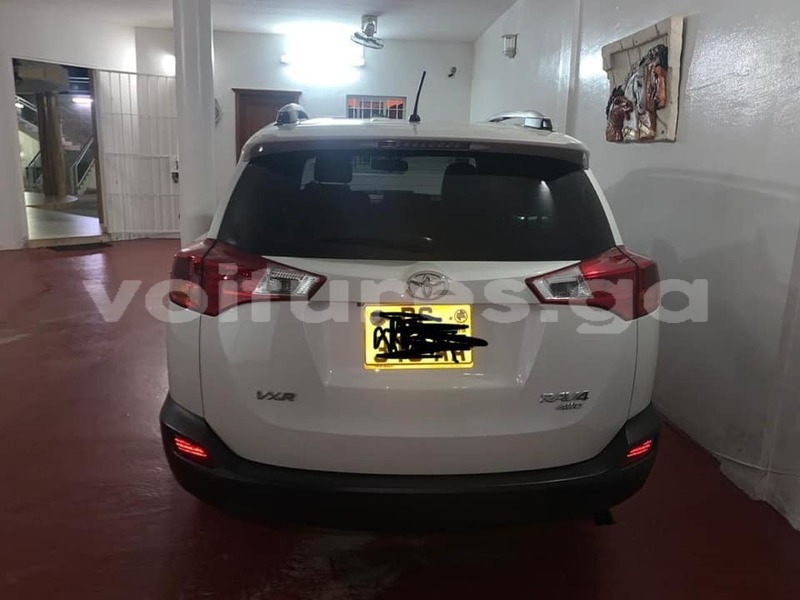 Big with watermark toyota rav4 estuaire libreville 7359