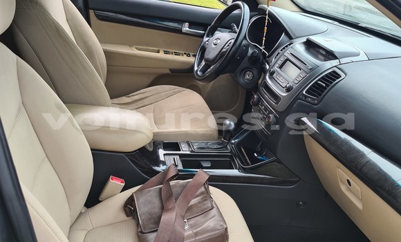 Sayi Na hannu Kia Sorento Azurfa Mota in Libreville a estuary Sayi Na hannu Kia Sorento Azurfa Mota in Libreville a estuary