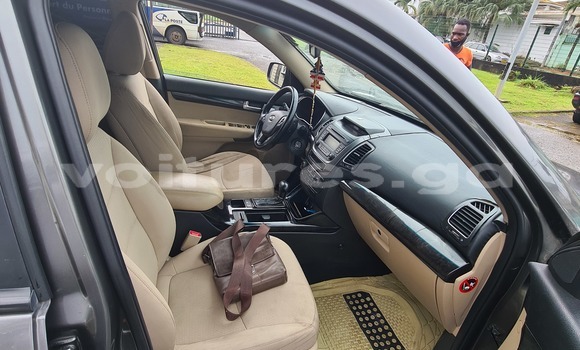 Sayi Na hannu Kia Sorento Azurfa Mota in Libreville a estuary Sayi Na hannu Kia Sorento Azurfa Mota in Libreville a estuary