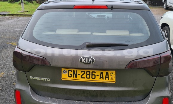 Sayi Na hannu Kia Sorento Azurfa Mota in Libreville a estuary Sayi Na hannu Kia Sorento Azurfa Mota in Libreville a estuary