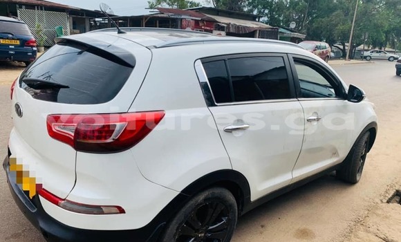 Sayi Na hannu Kia Sportage White Mota in Libreville a estuary Sayi Na hannu Kia Sportage White Mota in Libreville a estuary