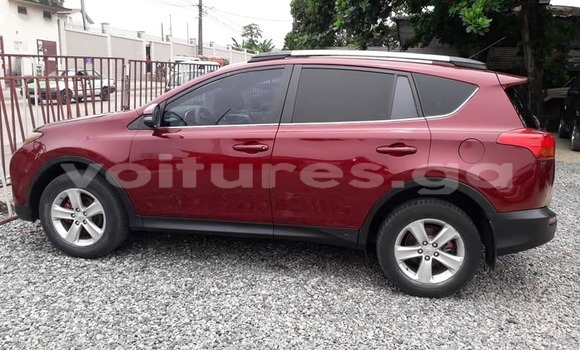 Sayi Na hannu Toyota RAV4 Red Mota in Libreville a estuary Sayi Na hannu Toyota RAV4 Red Mota in Libreville a estuary