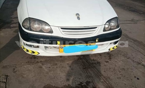 Buy Used Toyota Avensis White Car in Libreville in Estuary