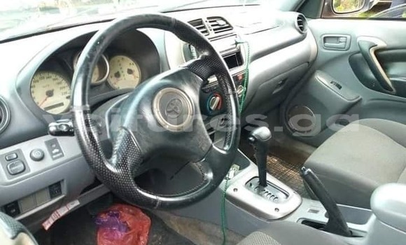 Sayi Na hannu Toyota RAV4 Red Mota in Libreville a estuary Sayi Na hannu Toyota RAV4 Red Mota in Libreville a estuary