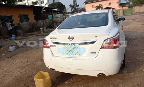 Sayi Na hannu Nissan Altima White Mota in Libreville a estuary Sayi Na hannu Nissan Altima White Mota in Libreville a estuary