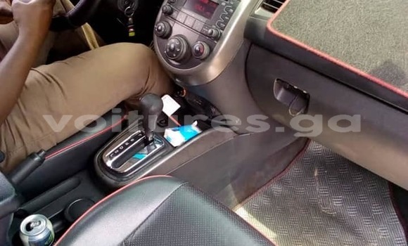 Sayi Na hannu Kia Soul White Mota in Libreville a estuary Sayi Na hannu Kia Soul White Mota in Libreville a estuary