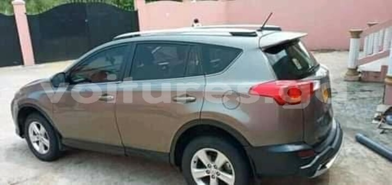 Big with watermark toyota rav4 estuaire libreville 7389