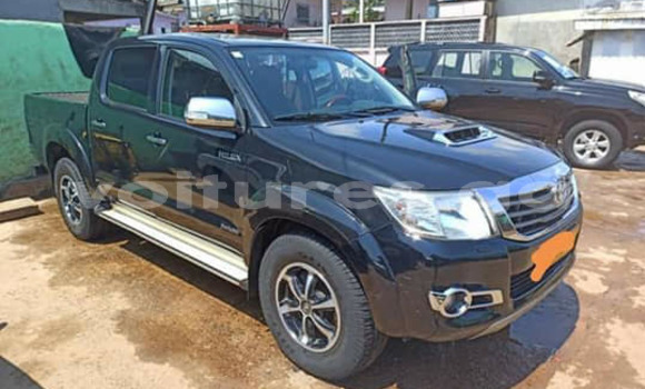 Sayi Na hannu Toyota Hilux Black Mota in Libreville a estuary Sayi Na hannu Toyota Hilux Black Mota in Libreville a estuary
