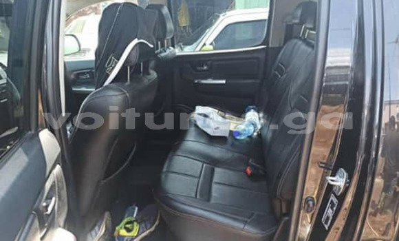 Sayi Na hannu Toyota Hilux Black Mota in Libreville a estuary Sayi Na hannu Toyota Hilux Black Mota in Libreville a estuary