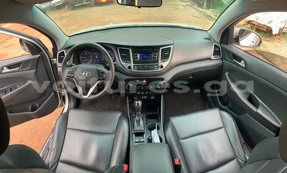 Sayi Na hannu Hyundai Tucson Azurfa Mota in Libreville a estuary Sayi Na hannu Hyundai Tucson Azurfa Mota in Libreville a estuary