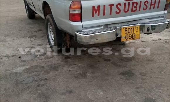 Sayi Na hannu Mitsubishi L200 Red Mota in Libreville a estuary Sayi Na hannu Mitsubishi L200 Red Mota in Libreville a estuary