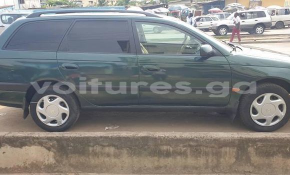 Sayi Na hannu Toyota Avensis Green Mota in Libreville a estuary Sayi Na hannu Toyota Avensis Green Mota in Libreville a estuary