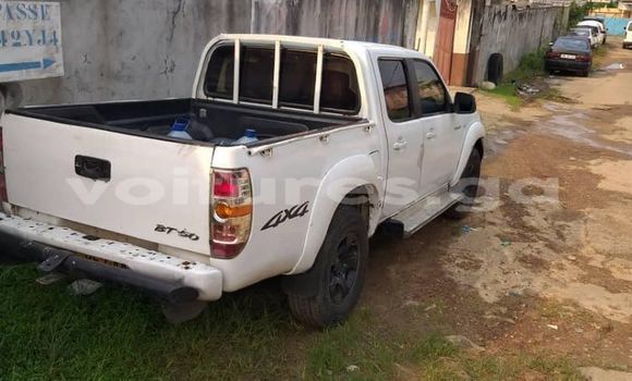 Sayi Na hannu Mazda BT-50 White Mota in Libreville a estuary Sayi Na hannu Mazda BT-50 White Mota in Libreville a estuary