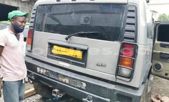 Sayi Na hannu Hummer H2 Azurfa Mota in Libreville a estuary Sayi Na hannu Hummer H2 Azurfa Mota in Libreville a estuary