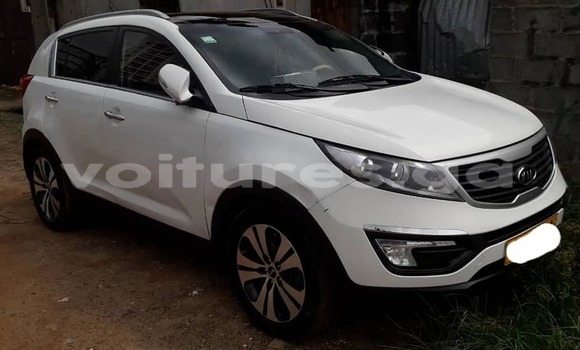 Sayi Na hannu Kia Sportage White Mota in Libreville a estuary Sayi Na hannu Kia Sportage White Mota in Libreville a estuary