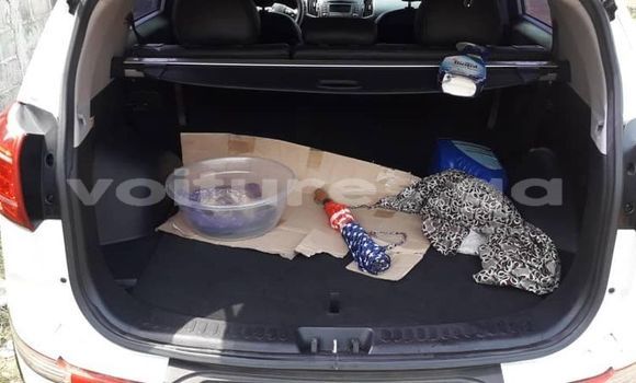 Sayi Na hannu Kia Sportage White Mota in Libreville a estuary Sayi Na hannu Kia Sportage White Mota in Libreville a estuary