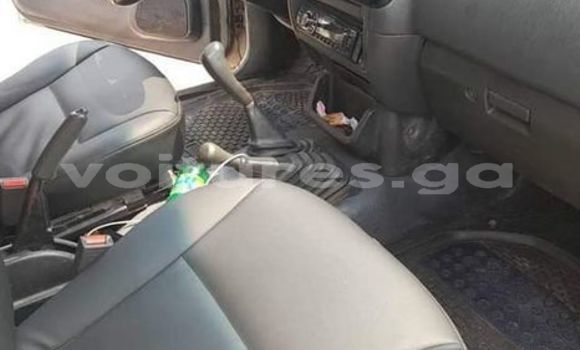 Sayi Na hannu Mitsubishi L200 White Mota in Libreville a estuary Sayi Na hannu Mitsubishi L200 White Mota in Libreville a estuary