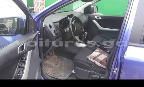 Sayi Na hannu Mazda BT-50 Blue Mota in Libreville a estuary Sayi Na hannu Mazda BT-50 Blue Mota in Libreville a estuary