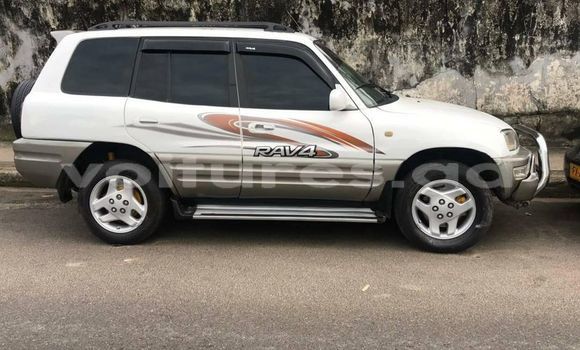 Acheter Occasion Voiture Toyota RAV4 Blanc à Libreville, Estuaire Acheter Occasion Voiture Toyota RAV4 Blanc à Libreville, Estuaire