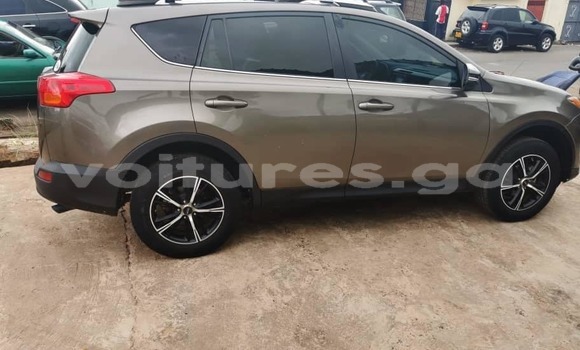 Buy Used Toyota RAV4 Green Car in Libreville in Estuary Buy Used Toyota RAV4 Green Car in Libreville in Estuary