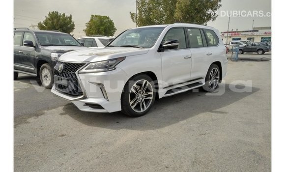 Acheter Import Voiture Lexus LX Blanc à Import - Dubai, Estuaire Acheter Import Voiture Lexus LX Blanc à Import - Dubai, Estuaire