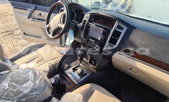 Buy New Mitsubishi Pajero White Car in Libreville in Estuary Buy New Mitsubishi Pajero White Car in Libreville in Estuary
