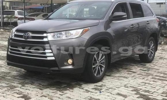 Acheter Occasion Voiture Toyota Highlander Gris à Port–Gentil, Ogooué-Maritime Acheter Occasion Voiture Toyota Highlander Gris à Port–Gentil, Ogooué-Maritime