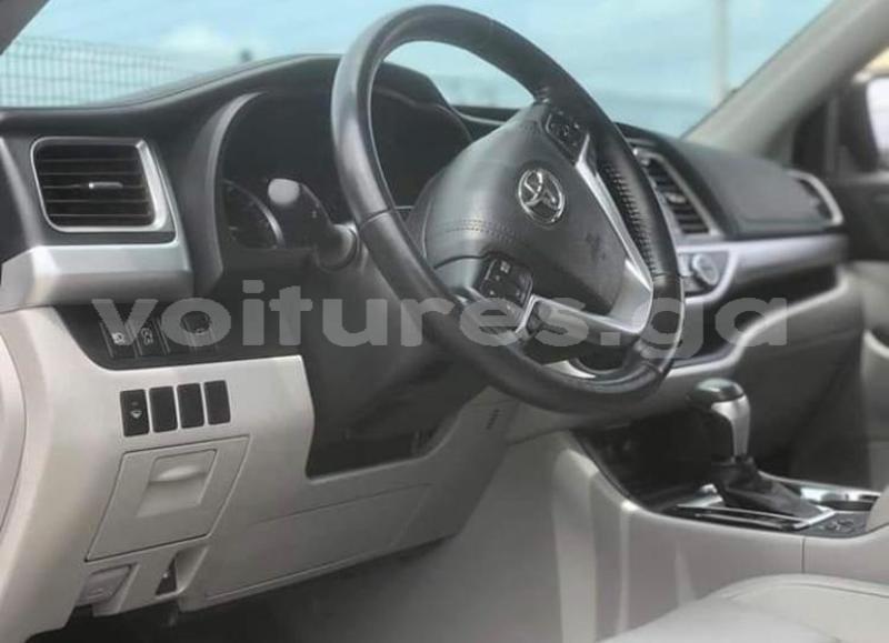 Big with watermark toyota highlander ogooue maritime port gentil 7518