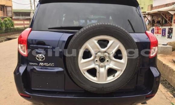 Acheter Occasion Voiture Toyota RAV4 Noir à Lastoursville, Ogooue-Lolo Acheter Occasion Voiture Toyota RAV4 Noir à Lastoursville, Ogooue-Lolo