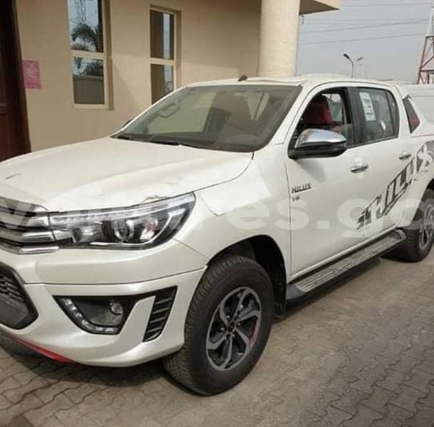 Big with watermark toyota hilux estuaire libreville 7522