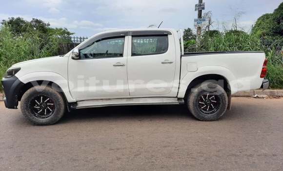 Buy Used Toyota Hilux White Car in Libreville in Estuary Buy Used Toyota Hilux White Car in Libreville in Estuary