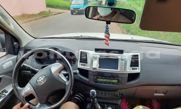 Buy Used Toyota Hilux White Car in Libreville in Estuary Buy Used Toyota Hilux White Car in Libreville in Estuary